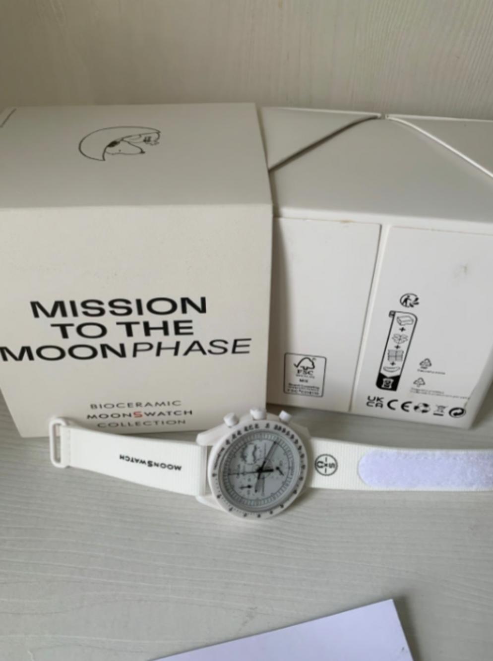 Swatch X Omega Moonswatch Snoopy Mission to the Moonphase White Men's Watch - Picture 4 of 5